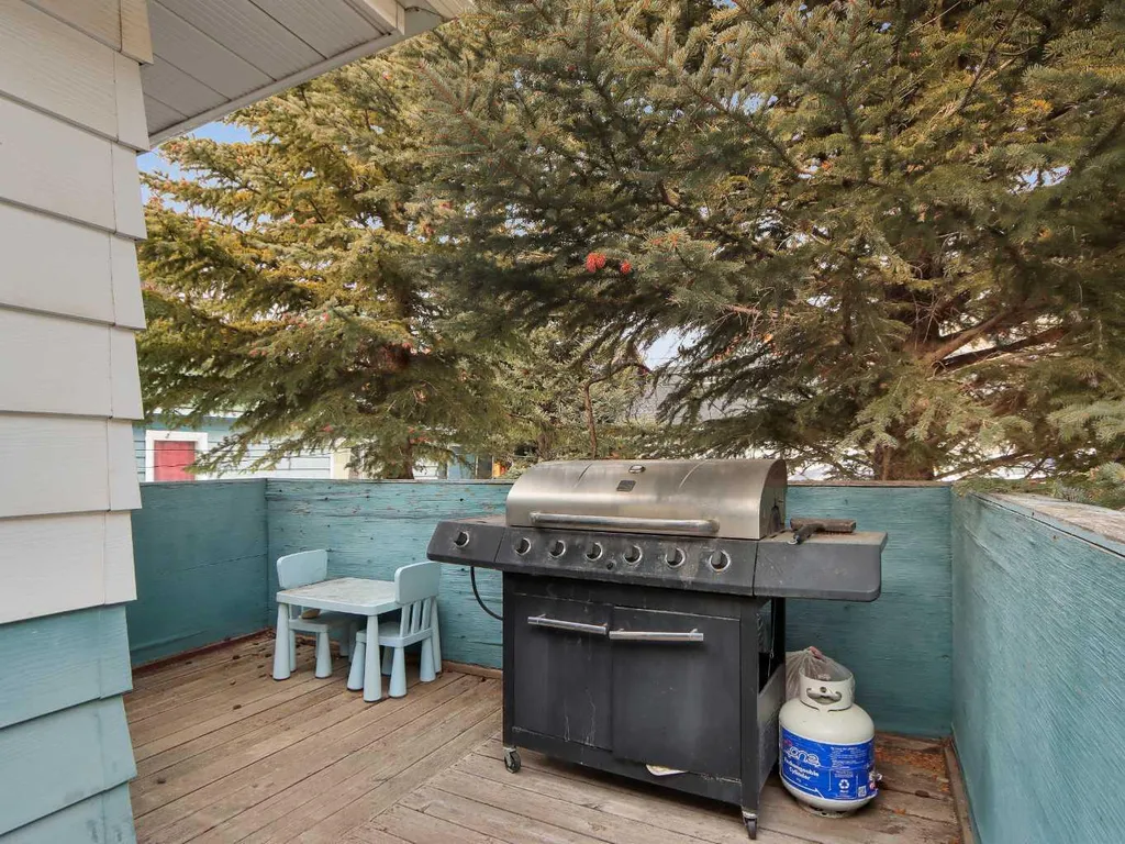 906 Main Street Canmore AB T1W1P3