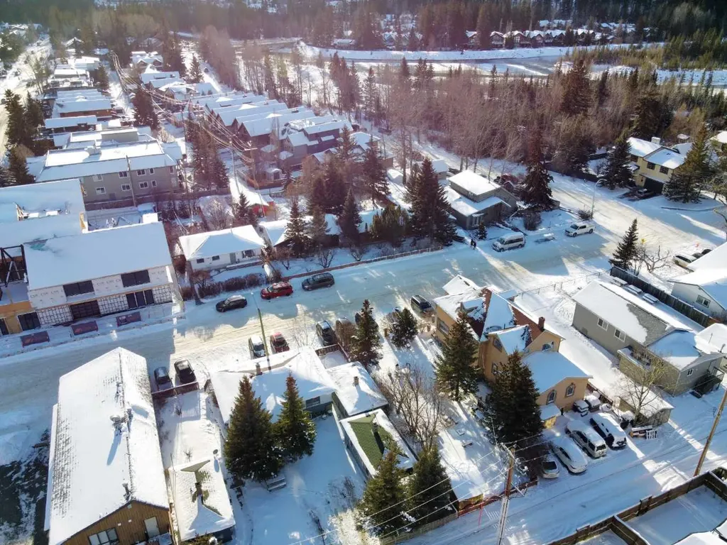 906 Main Street Canmore AB T1W1P3