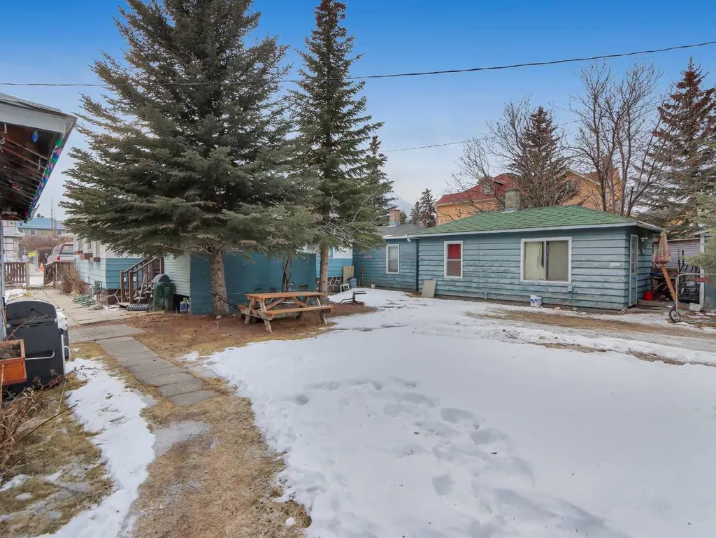 906 Main Street Canmore AB T1W1P3