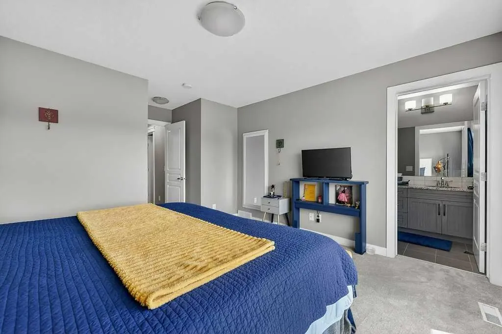 271 Fireside Drive Cochrane AB T4C 2L5