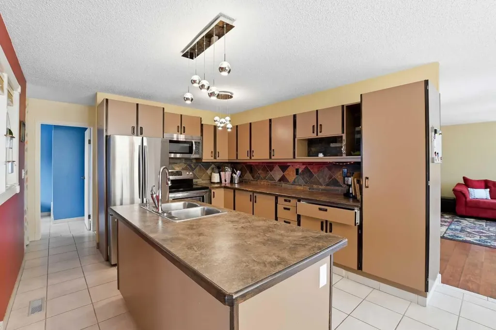 26 Gummow Close Red Deer AB T4P 2M3