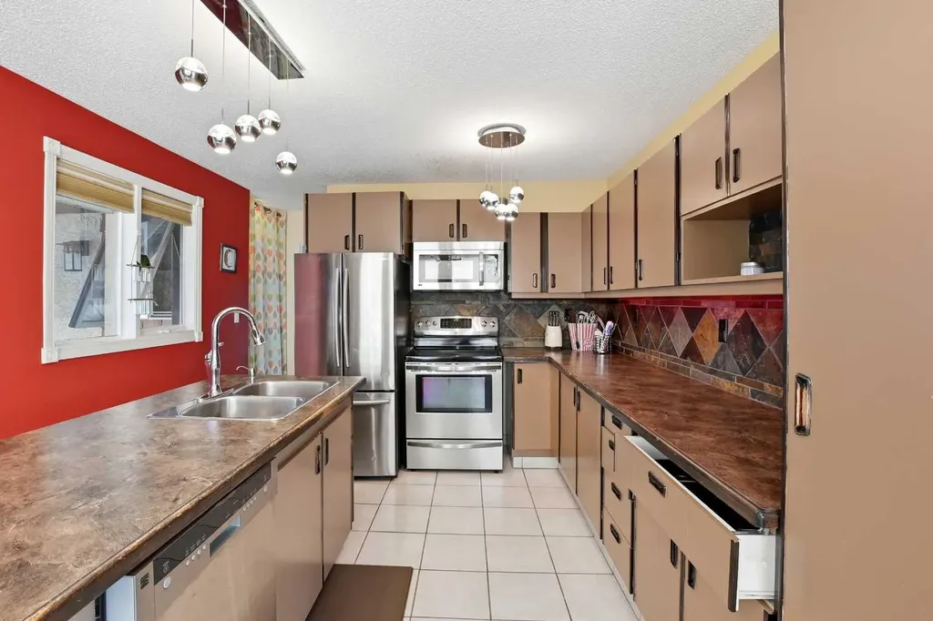 26 Gummow Close Red Deer AB T4P 2M3