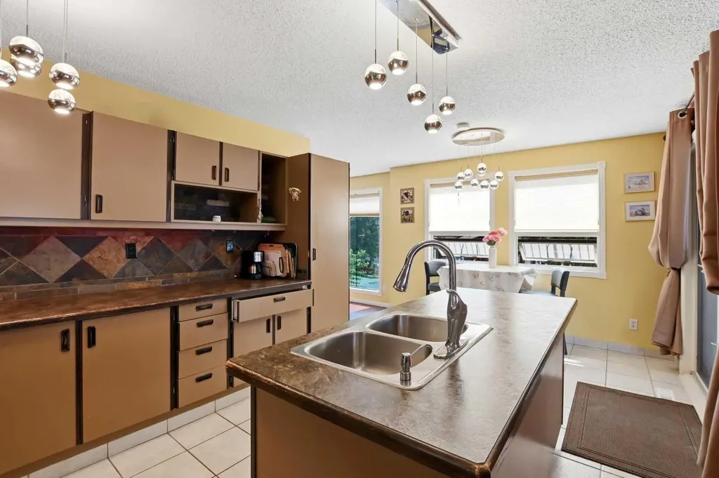 26 Gummow Close Red Deer AB T4P 2M3