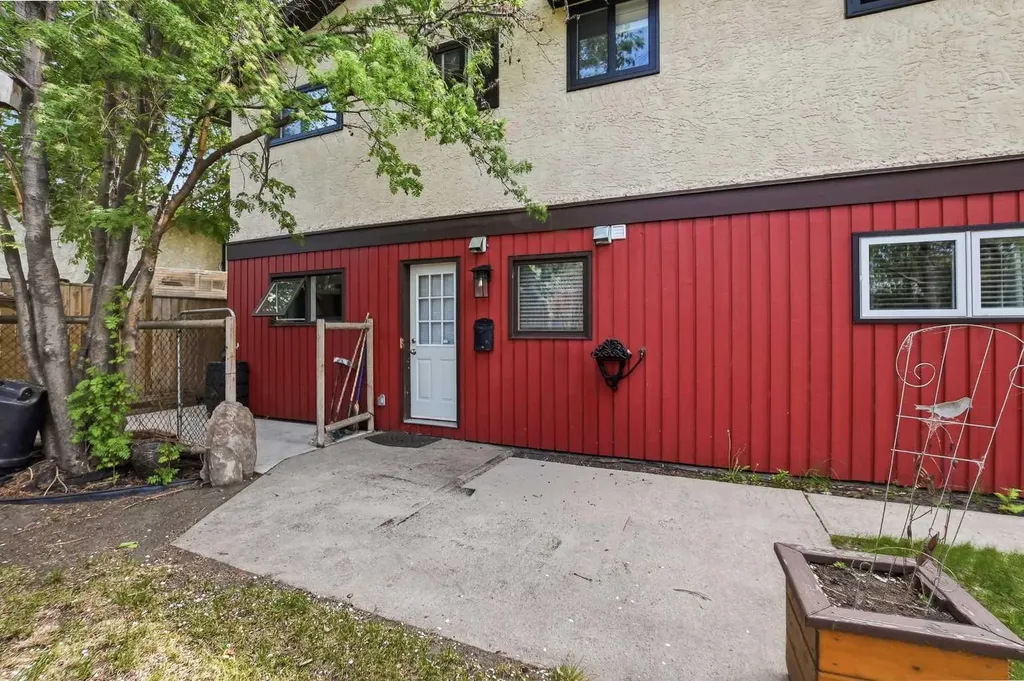 26 Gummow Close Red Deer AB T4P 2M3