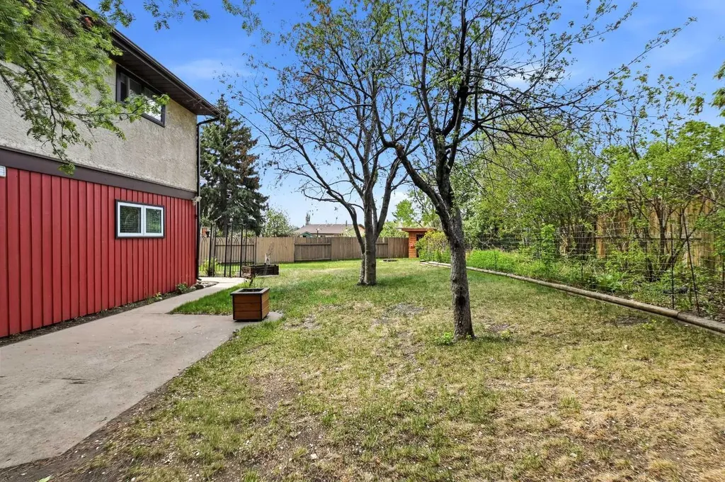 26 Gummow Close Red Deer AB T4P 2M3