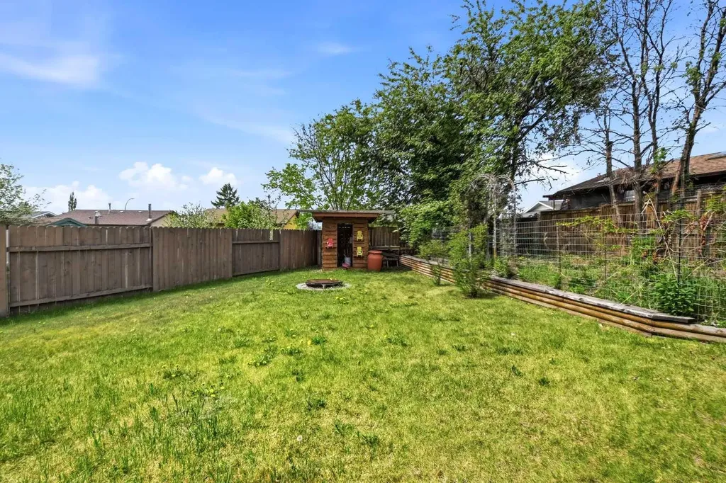 26 Gummow Close Red Deer AB T4P 2M3