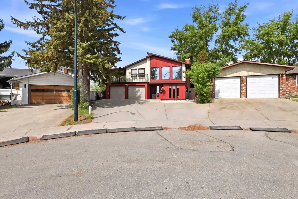 26 Gummow Close Red Deer AB T4P 2M3