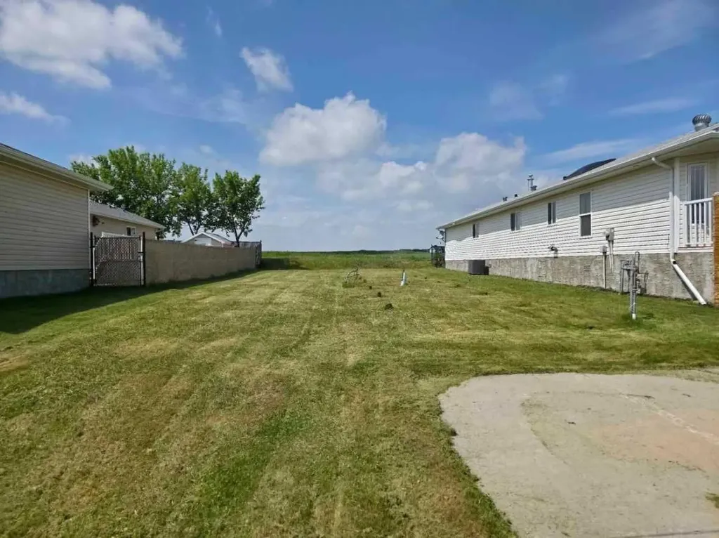 12 Baywood Place Sylvan Lake AB T4S 0A7