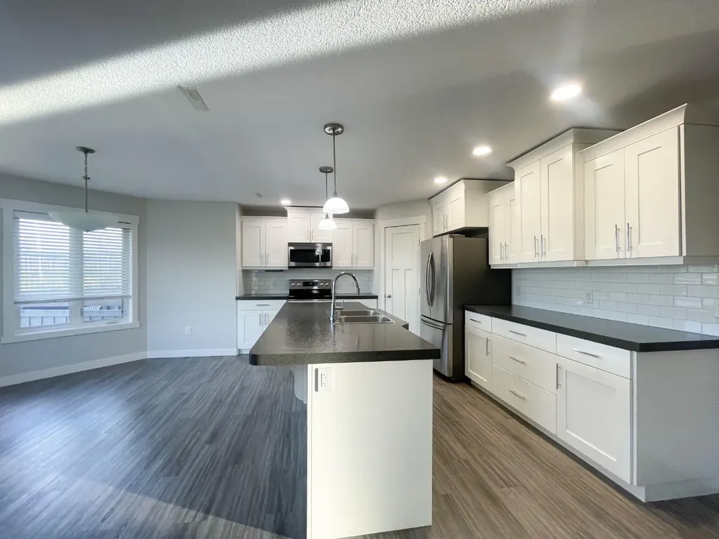 9521 88 Street Grande Prairie AB T8X 0N3