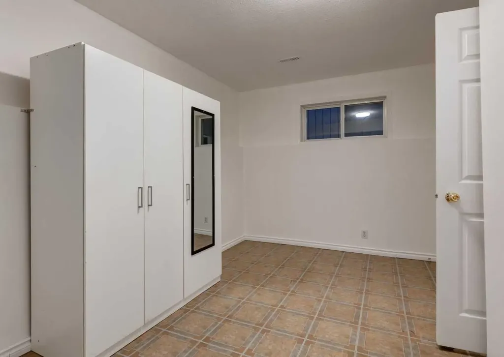 1135 37 Street SE Calgary AB T2A 1E2