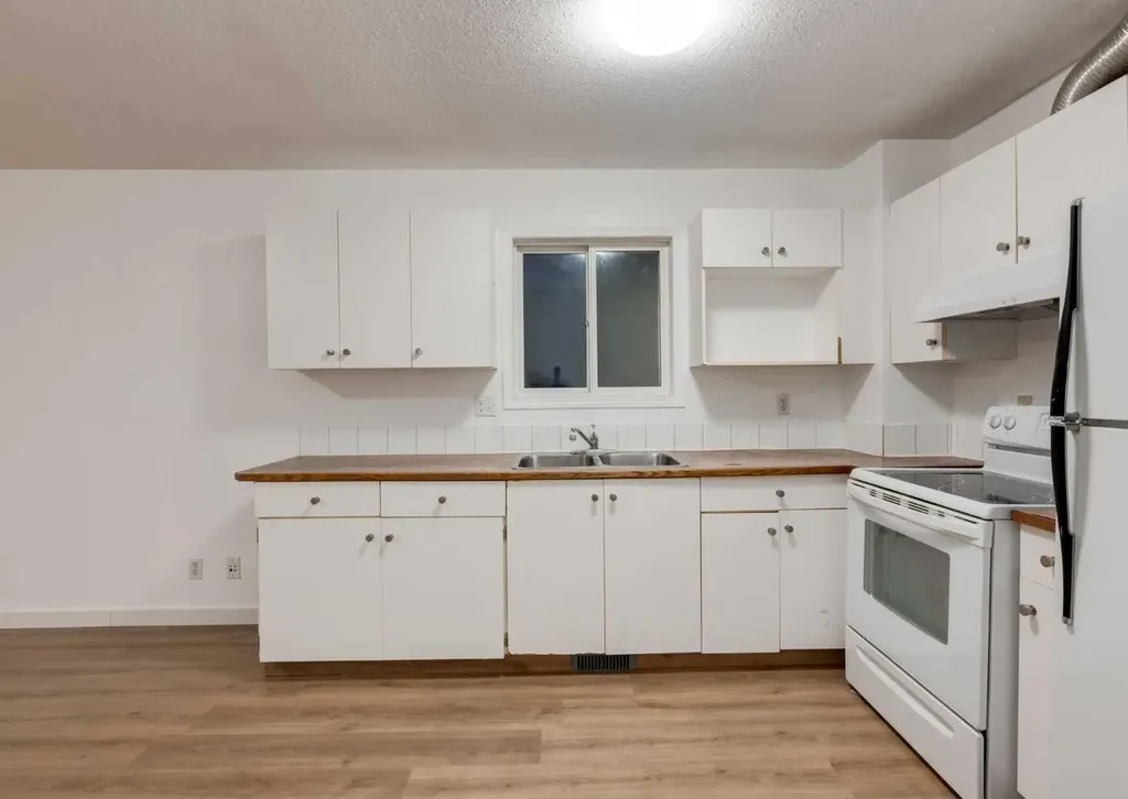 1135 37 Street SE Calgary AB T2A 1E2