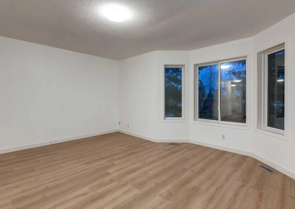1135 37 Street SE Calgary AB T2A 1E2