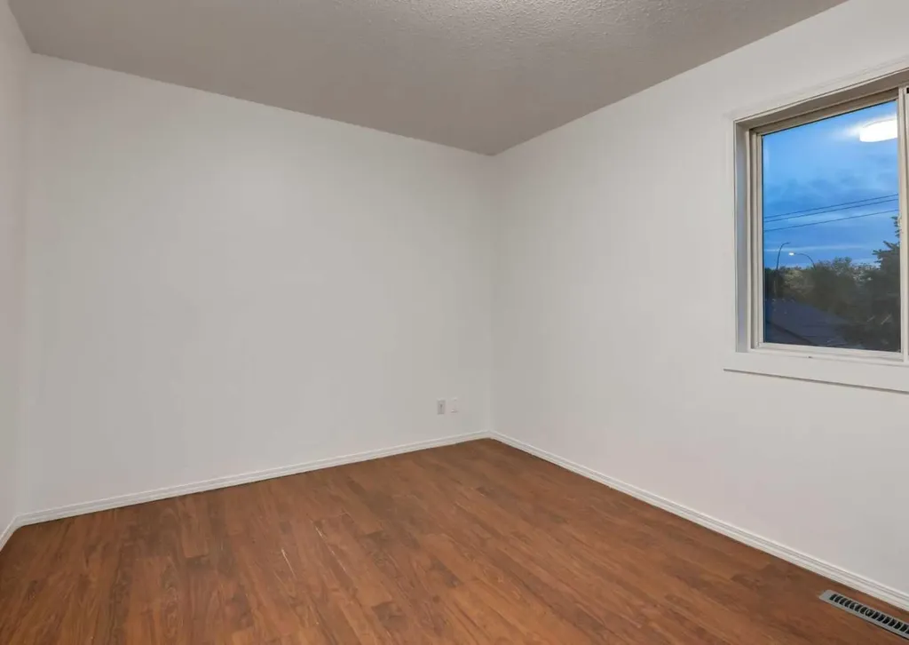 1135 37 Street SE Calgary AB T2A 1E2