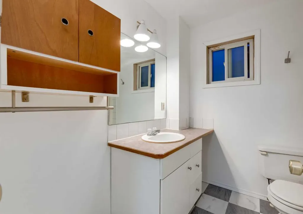 1135 37 Street SE Calgary AB T2A 1E2