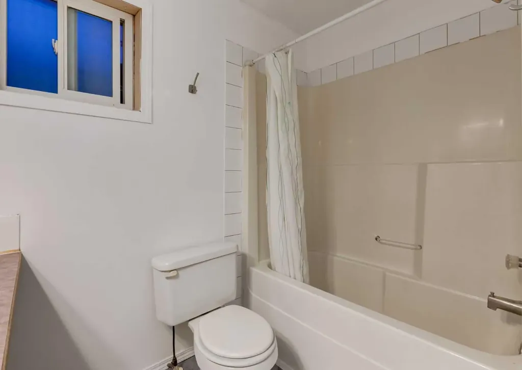 1135 37 Street SE Calgary AB T2A 1E2
