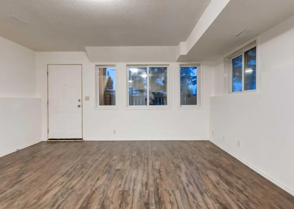 1135 37 Street SE Calgary AB T2A 1E2