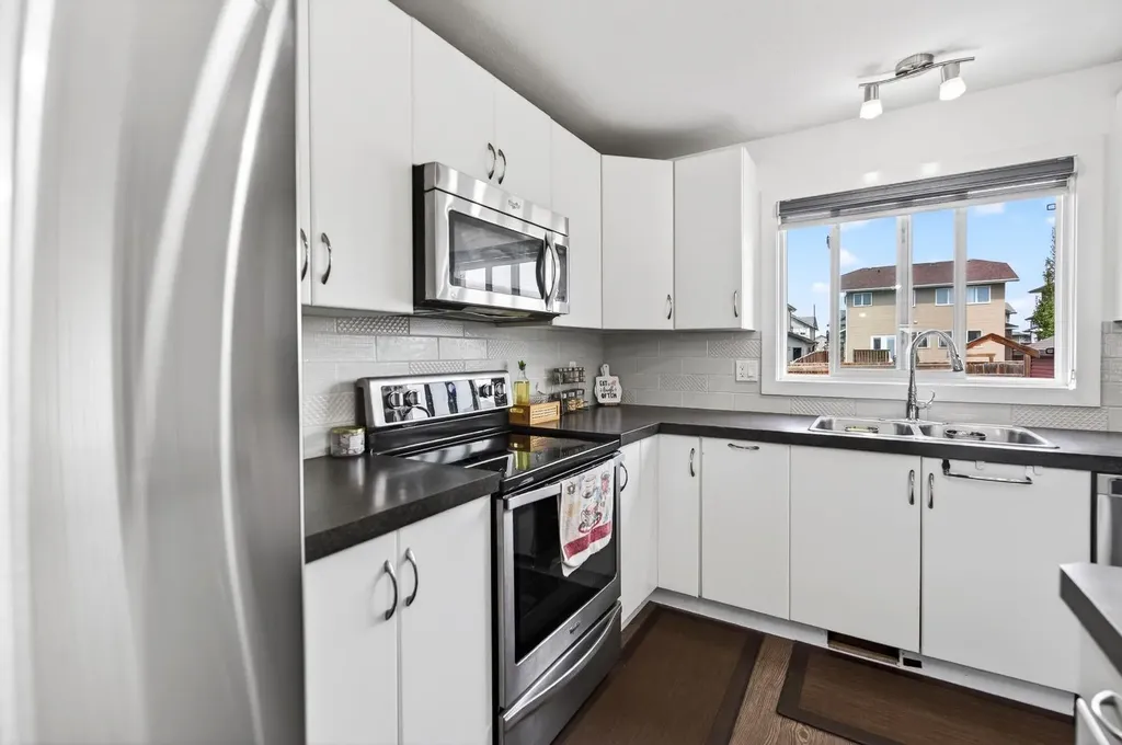 318 Teasdale Drive Red Deer AB T4P 0T1