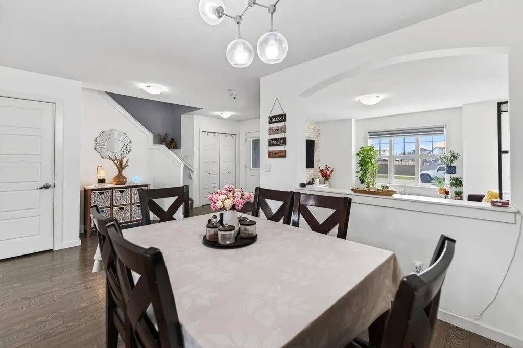 318 Teasdale Drive Red Deer AB T4P 0T1