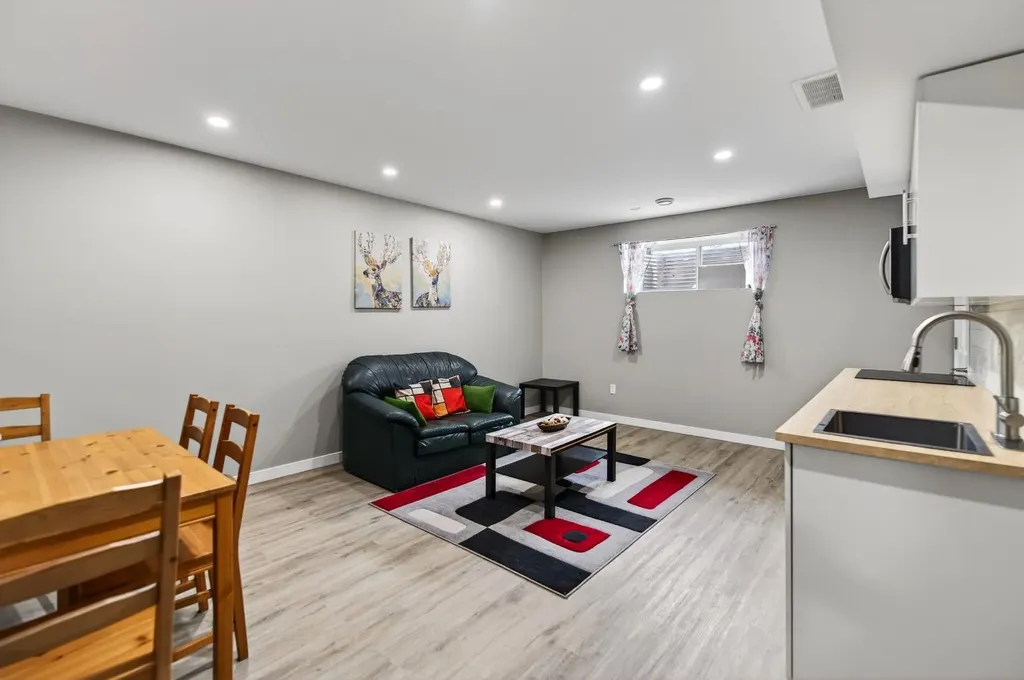 318 Teasdale Drive Red Deer AB T4P 0T1