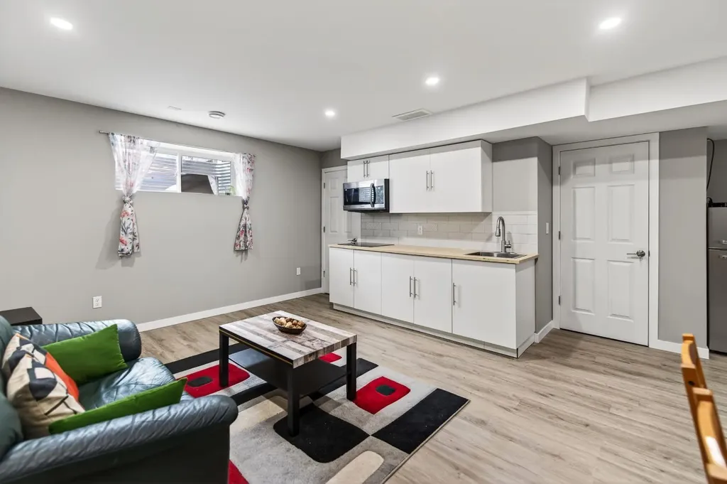 318 Teasdale Drive Red Deer AB T4P 0T1