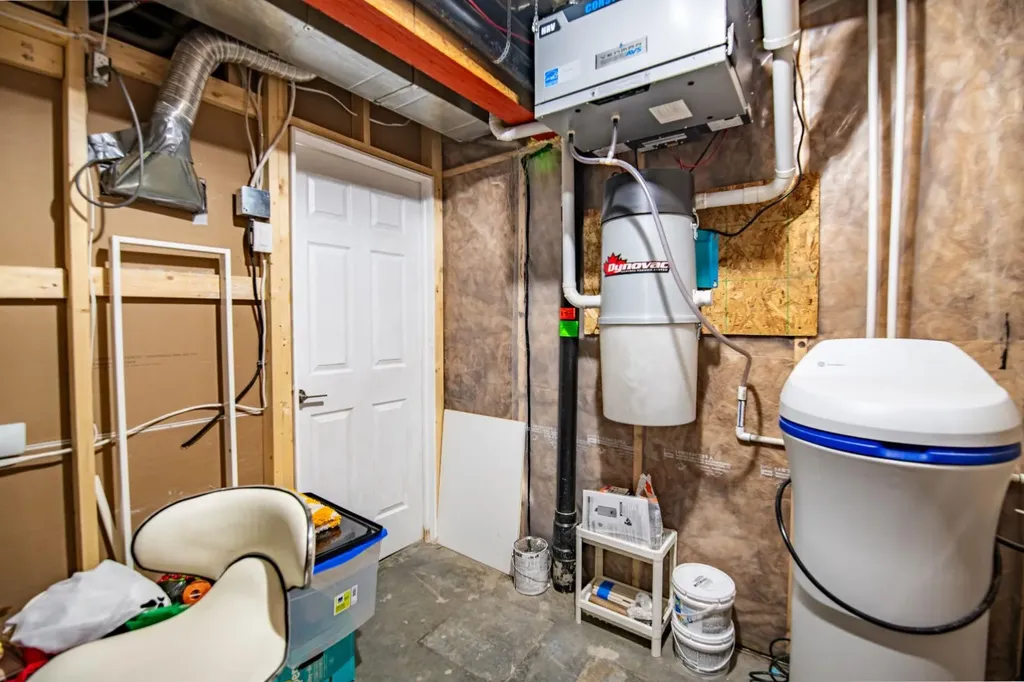 318 Teasdale Drive Red Deer AB T4P 0T1
