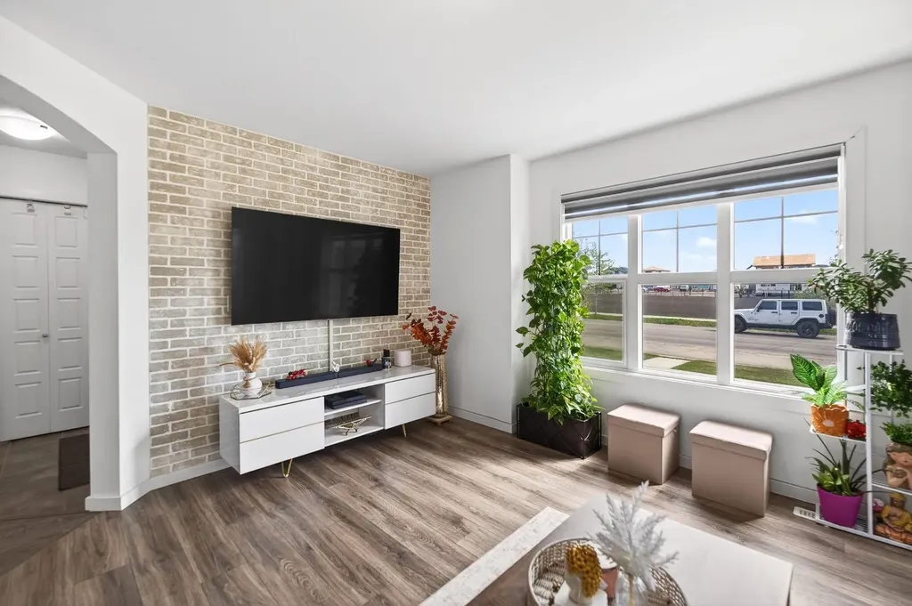 318 Teasdale Drive Red Deer AB T4P 0T1