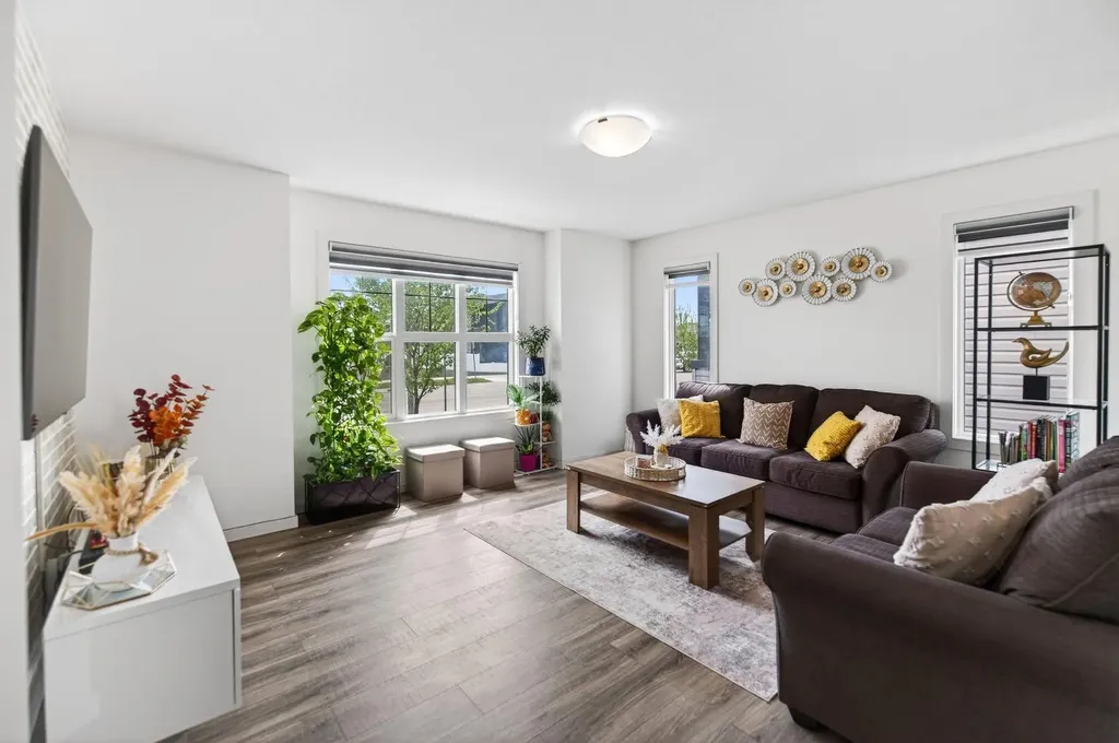 318 Teasdale Drive Red Deer AB T4P 0T1