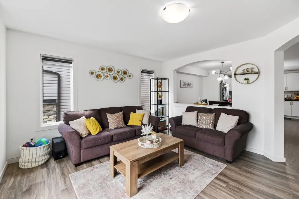 318 Teasdale Drive Red Deer AB T4P 0T1