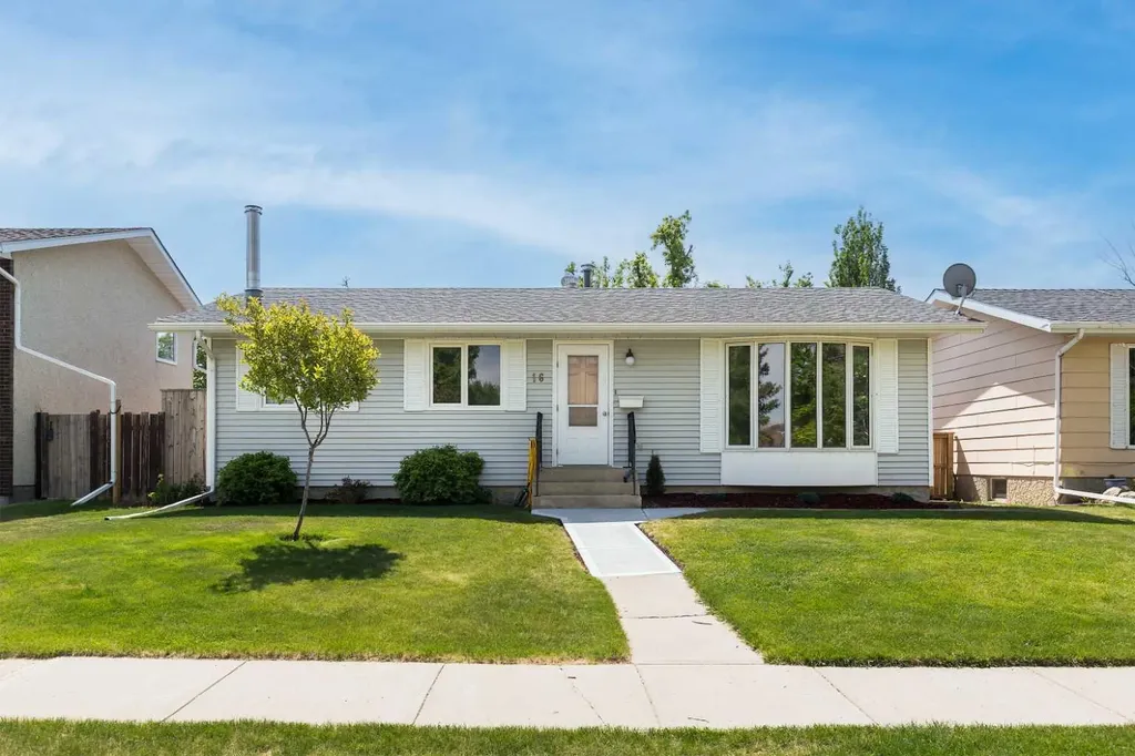 16 Simon Fraser Boulevard W Lethbridge AB T1K 4L4