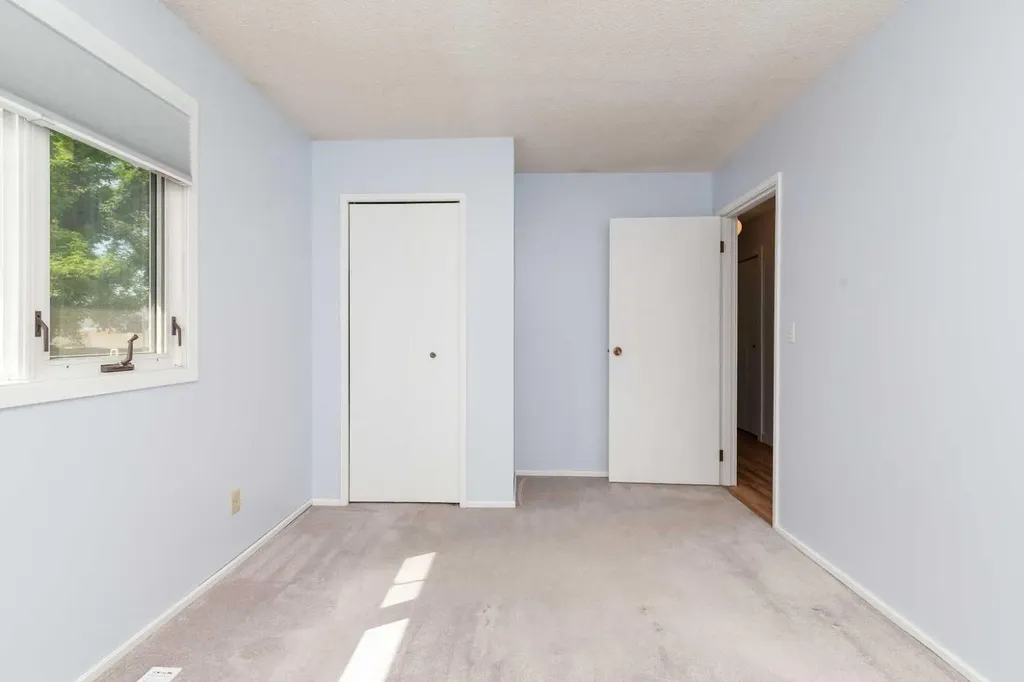 16 Simon Fraser Boulevard W Lethbridge AB T1K 4L4