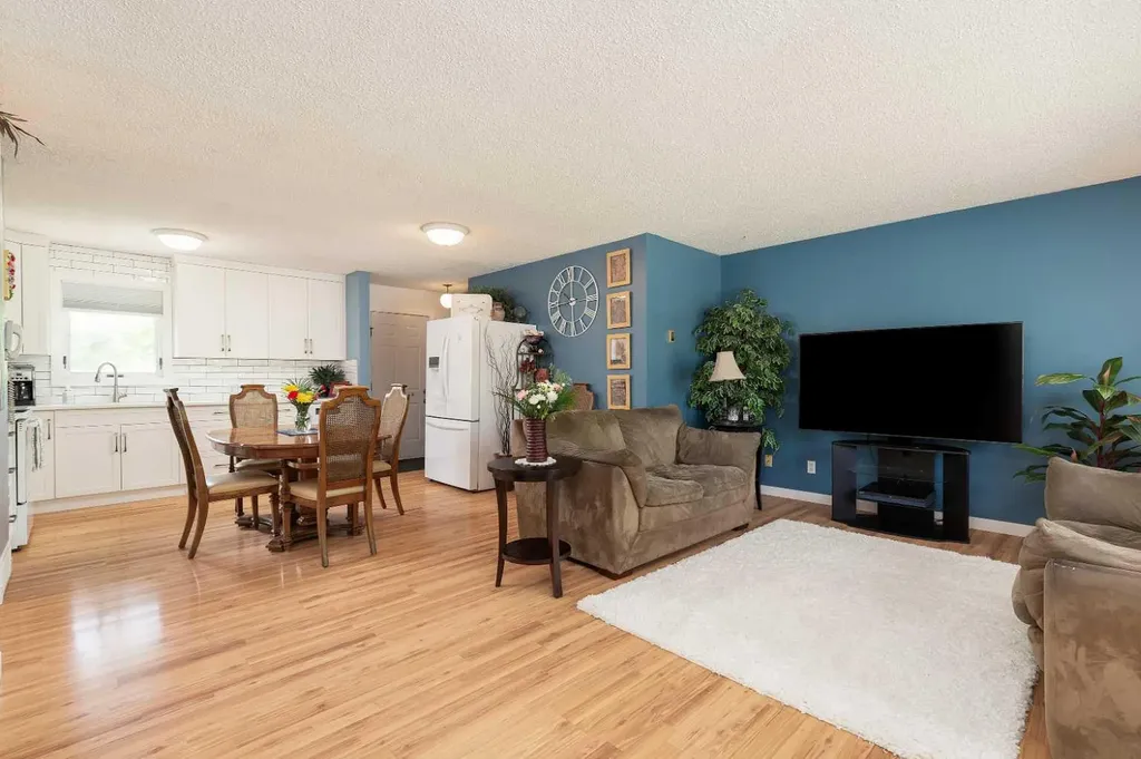 16 Simon Fraser Boulevard W Lethbridge AB T1K 4L4