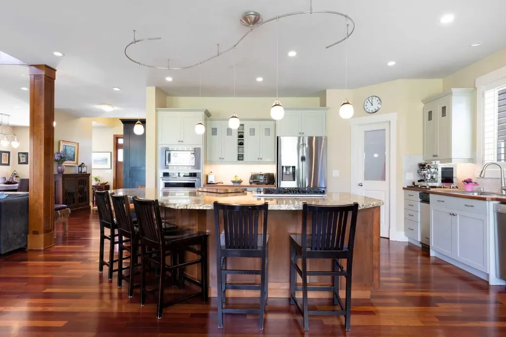 7 Discovery Ridge Cove SW Calgary AB T2H 4Y1