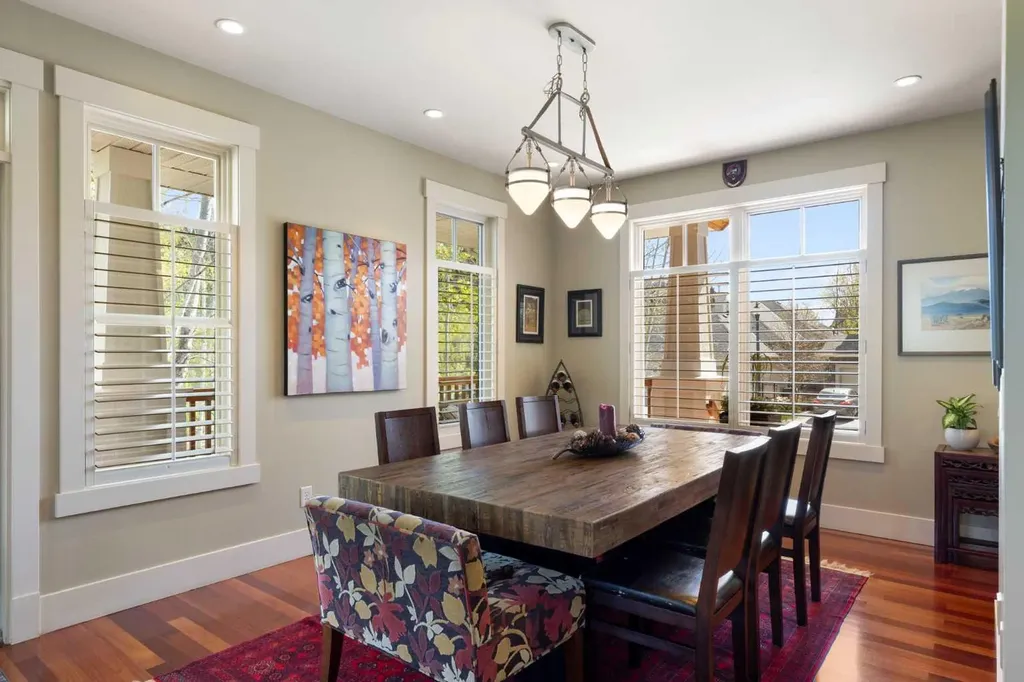7 Discovery Ridge Cove SW Calgary AB T2H 4Y1