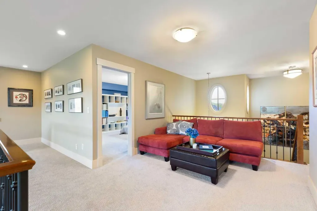 7 Discovery Ridge Cove SW Calgary AB T2H 4Y1