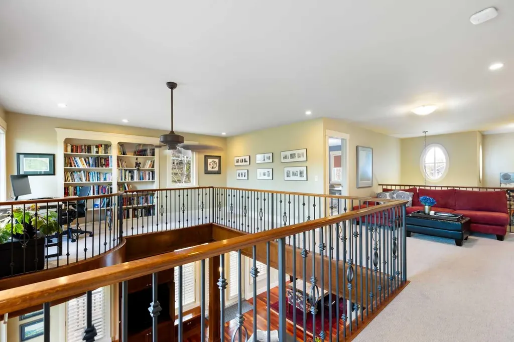 7 Discovery Ridge Cove SW Calgary AB T2H 4Y1