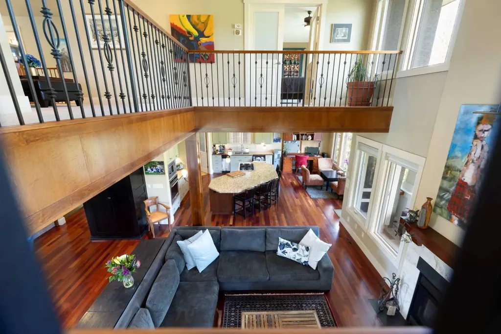 7 Discovery Ridge Cove SW Calgary AB T2H 4Y1
