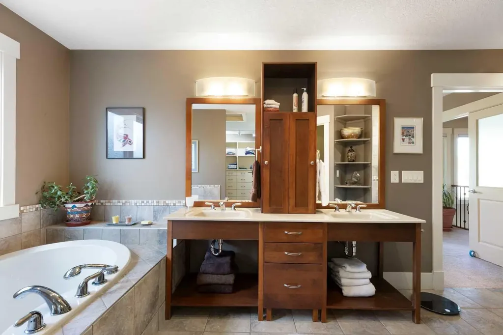 7 Discovery Ridge Cove SW Calgary AB T2H 4Y1