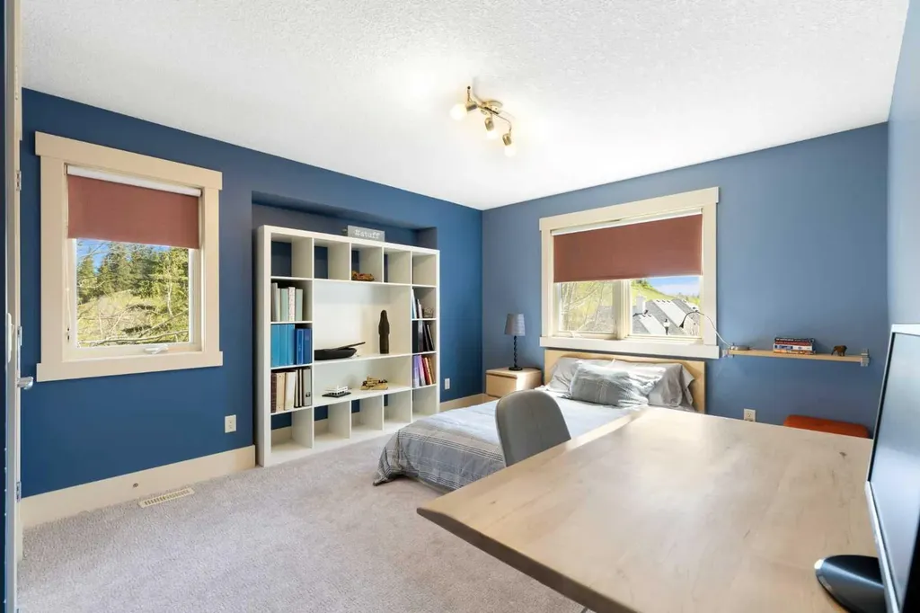7 Discovery Ridge Cove SW Calgary AB T2H 4Y1