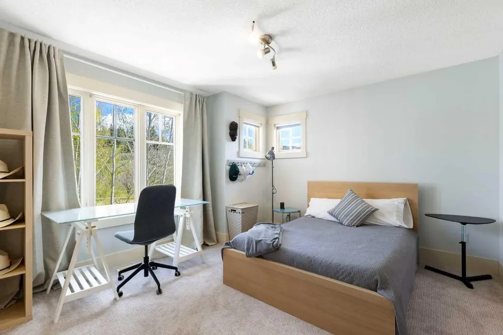 7 Discovery Ridge Cove SW Calgary AB T2H 4Y1