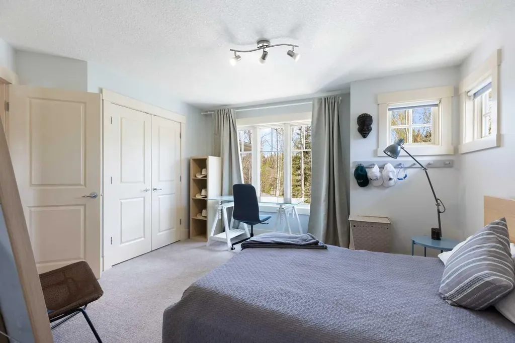 7 Discovery Ridge Cove SW Calgary AB T2H 4Y1