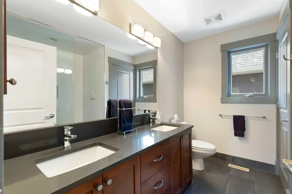 7 Discovery Ridge Cove SW Calgary AB T2H 4Y1