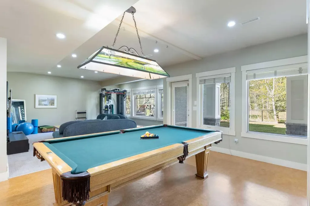 7 Discovery Ridge Cove SW Calgary AB T2H 4Y1