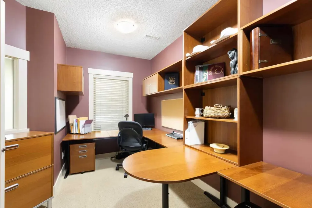 7 Discovery Ridge Cove SW Calgary AB T2H 4Y1
