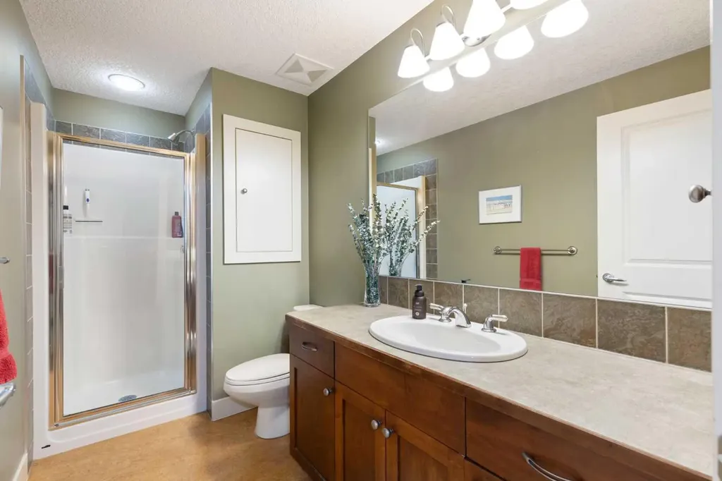 7 Discovery Ridge Cove SW Calgary AB T2H 4Y1