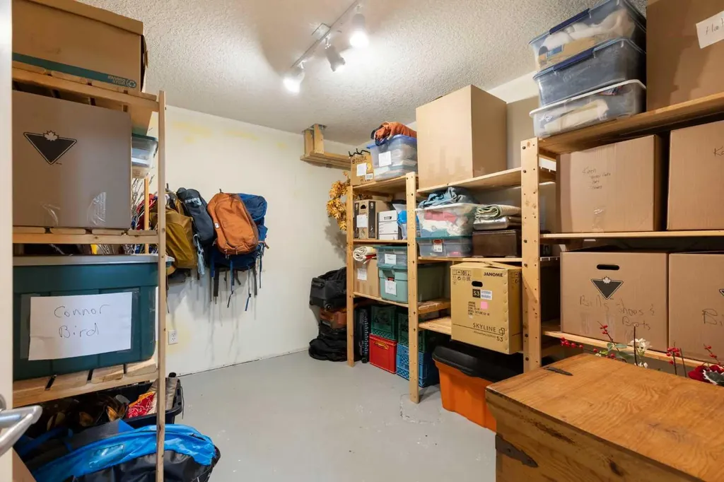 7 Discovery Ridge Cove SW Calgary AB T2H 4Y1
