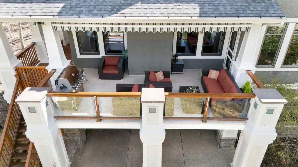 7 Discovery Ridge Cove SW Calgary AB T2H 4Y1