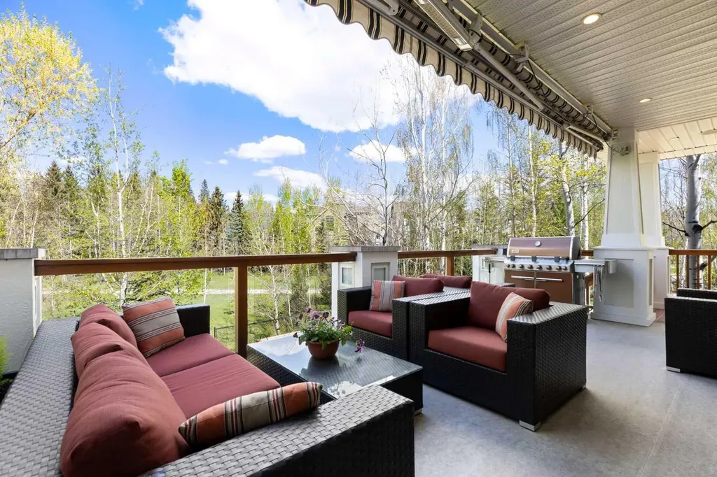 7 Discovery Ridge Cove SW Calgary AB T2H 4Y1