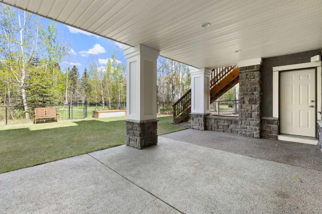 7 Discovery Ridge Cove SW Calgary AB T2H 4Y1