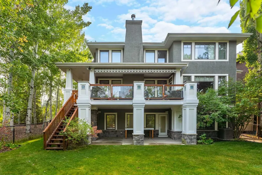 7 Discovery Ridge Cove SW Calgary AB T2H 4Y1