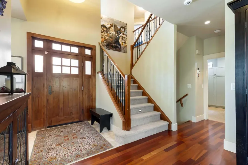 7 Discovery Ridge Cove SW Calgary AB T2H 4Y1